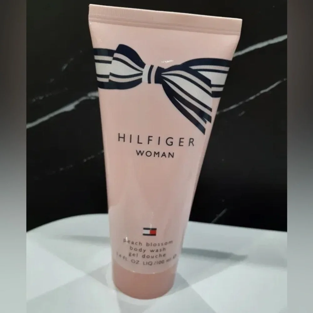Tommy Hilfiger Woman Peach Blossom Body Wash (3.4oz).